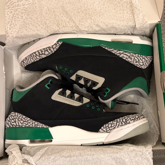 Air Jordan 3 Retro Black and Pine Green - Picture 8 of 8